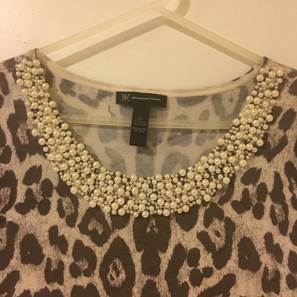 🐆 INC top... animal print & pearls - Picture 3 of 4